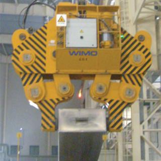 Slab gripper with hydraulic gripper arm drive